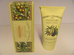 Crema colorata tonalità mandorla
