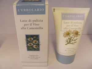 Latte di pulizia per il viso alla camomilla